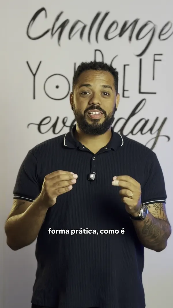 Weslley Rodrigues a falar sobre a formação IQV.